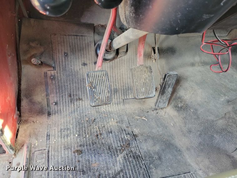 image for item EA2805 1977 IH Loadstar 1700 grain truck