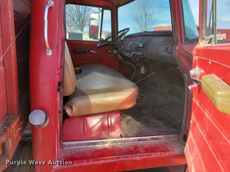 image for item EA2805 1977 IH Loadstar 1700 grain truck