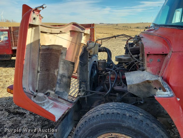 image for item EA2805 1977 IH Loadstar 1700 grain truck