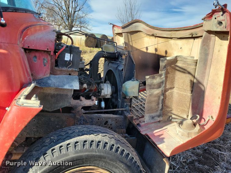 image for item EA2805 1977 IH Loadstar 1700 grain truck