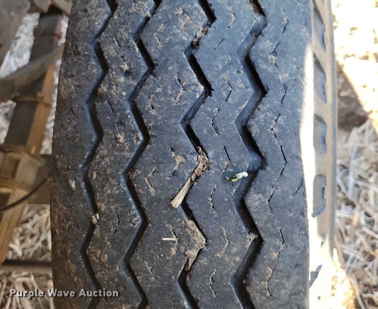 image for item EA2805 1977 IH Loadstar 1700 grain truck