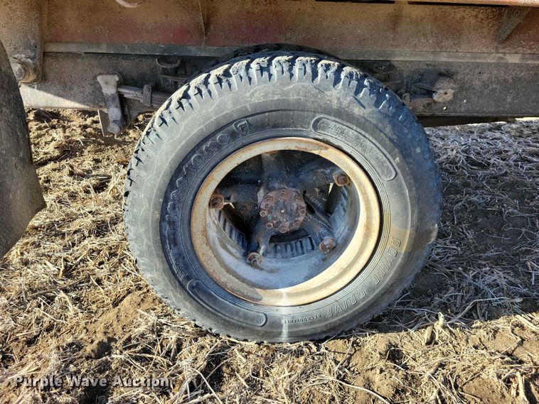 image for item EA2805 1977 IH Loadstar 1700 grain truck