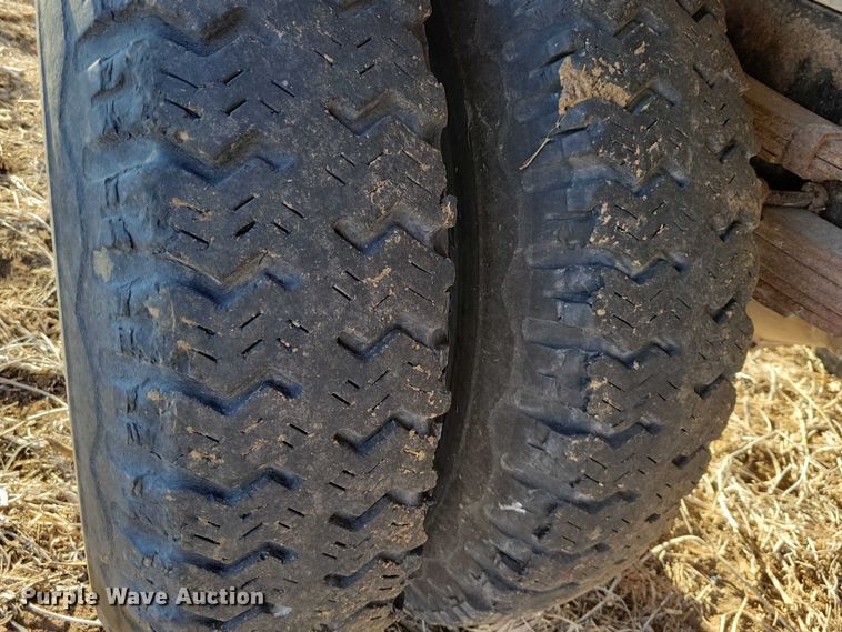 image for item EA2805 1977 IH Loadstar 1700 grain truck