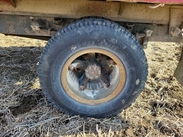 image for item EA2805 1977 IH Loadstar 1700 grain truck