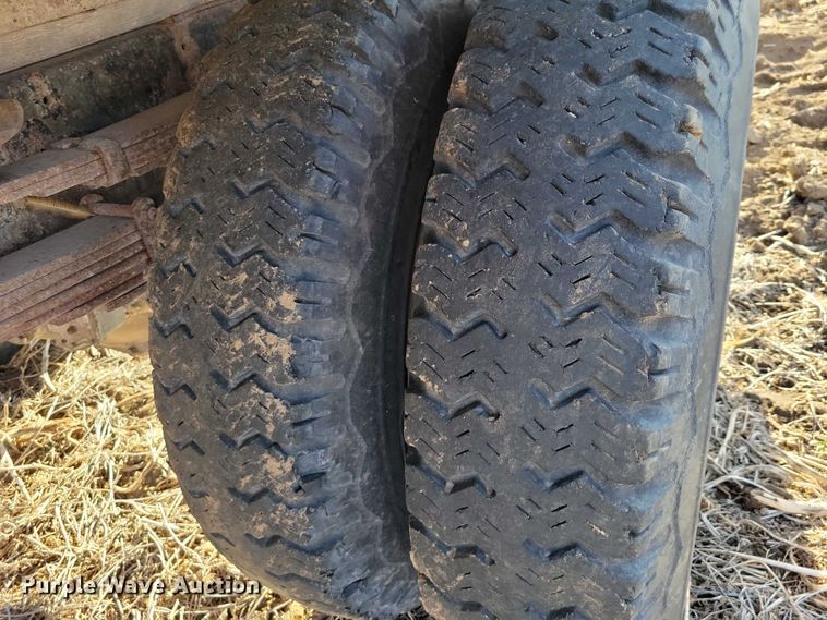 image for item EA2805 1977 IH Loadstar 1700 grain truck