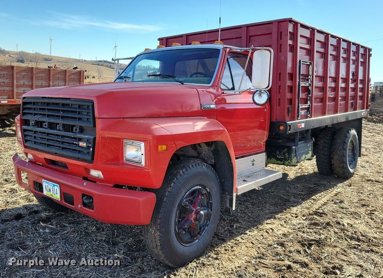 image for item EA2806 1980 Ford F700 grain truck