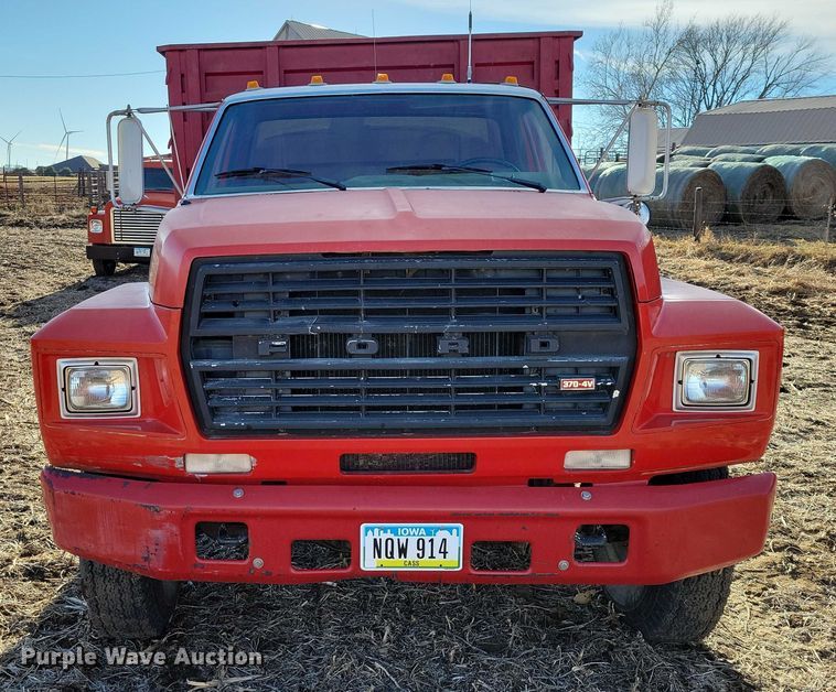 image for item EA2806 1980 Ford F700 grain truck