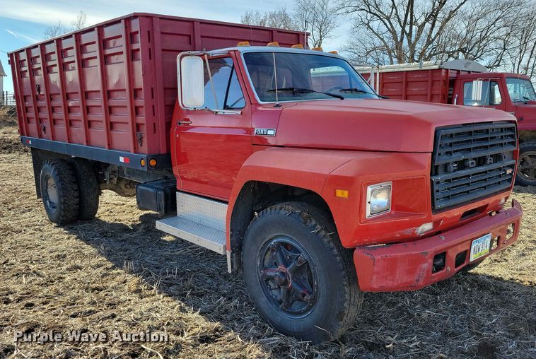 image for item EA2806 1980 Ford F700 grain truck