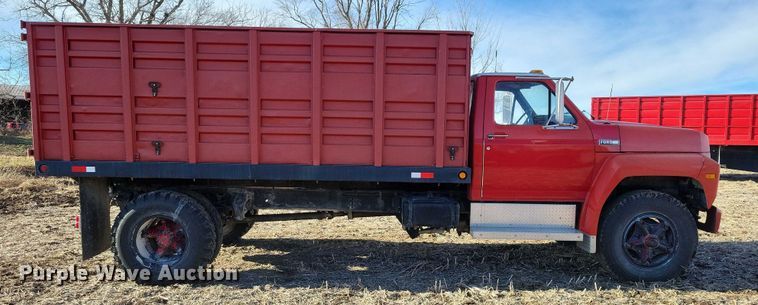 image for item EA2806 1980 Ford F700 grain truck