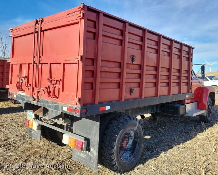 image for item EA2806 1980 Ford F700 grain truck