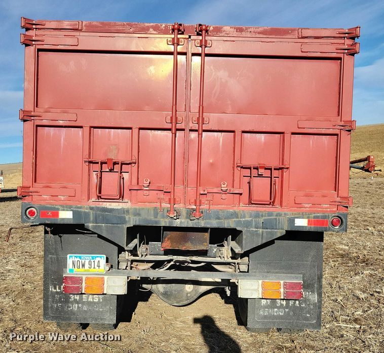 image for item EA2806 1980 Ford F700 grain truck