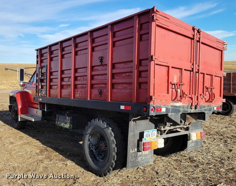 image for item EA2806 1980 Ford F700 grain truck