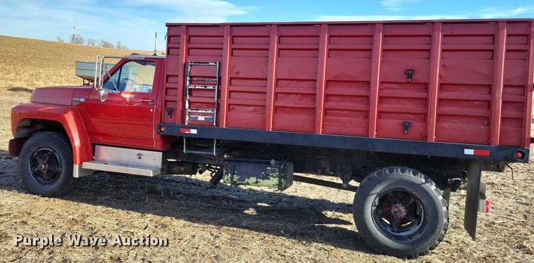image for item EA2806 1980 Ford F700 grain truck