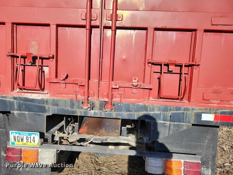 image for item EA2806 1980 Ford F700 grain truck