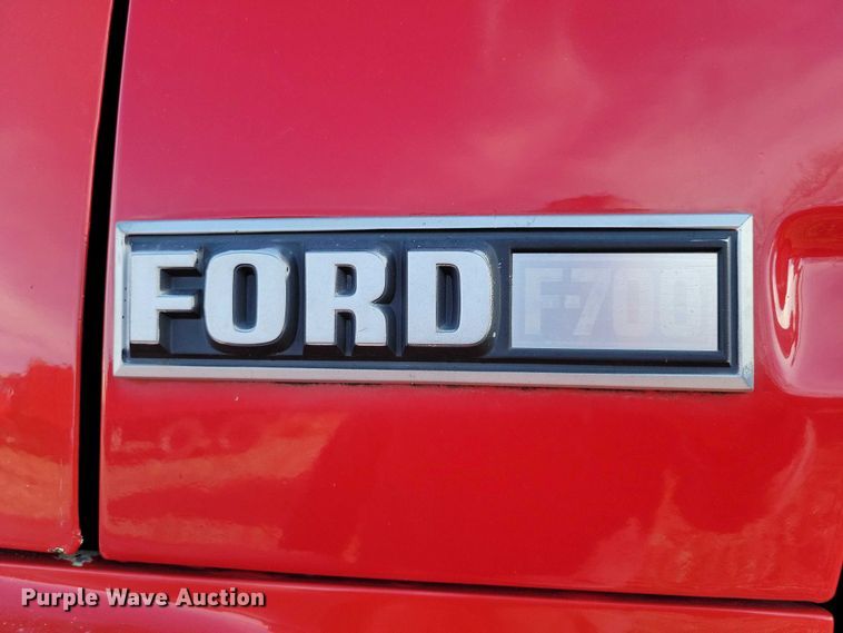 image for item EA2806 1980 Ford F700 grain truck