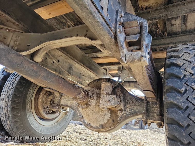 image for item EA2806 1980 Ford F700 grain truck