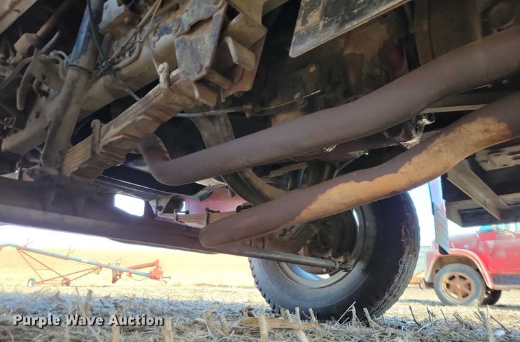 image for item EA2806 1980 Ford F700 grain truck