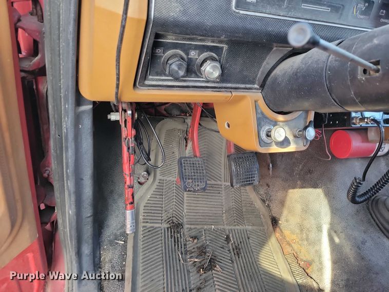 image for item EA2806 1980 Ford F700 grain truck