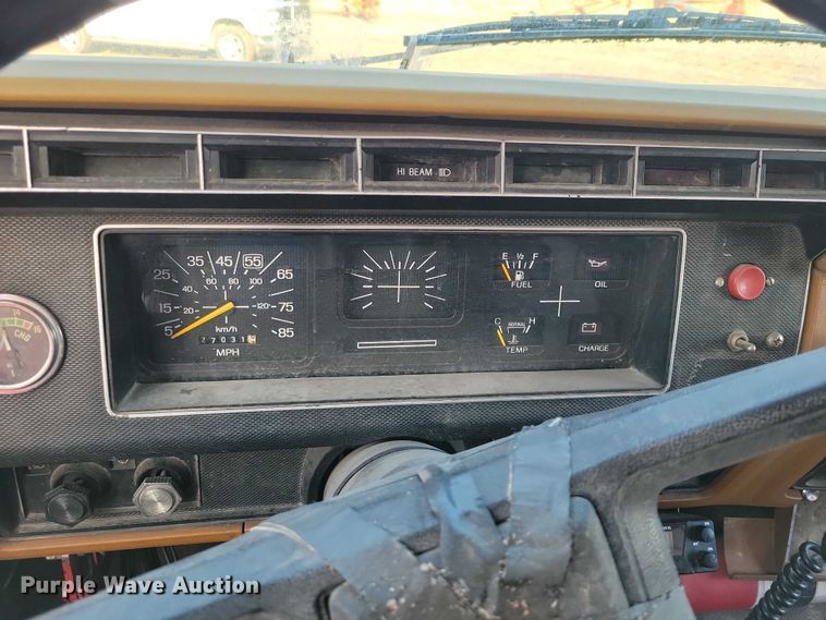 image for item EA2806 1980 Ford F700 grain truck