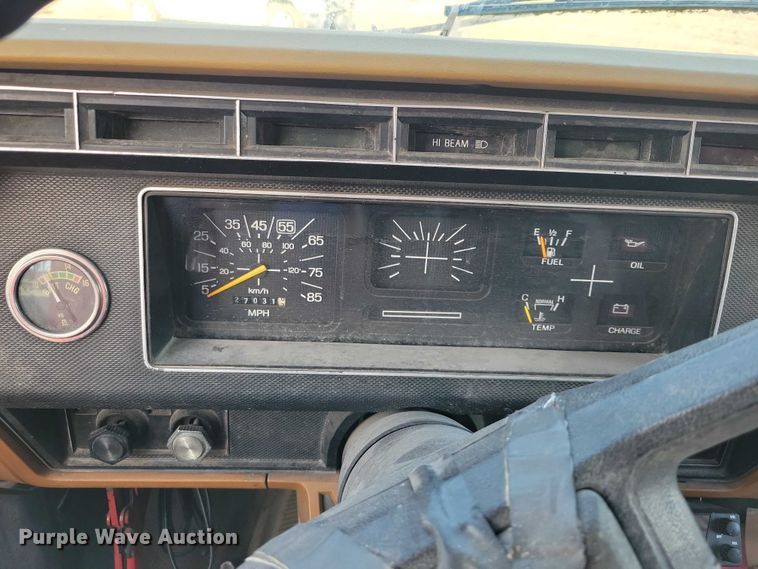 image for item EA2806 1980 Ford F700 grain truck