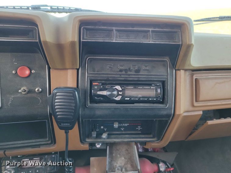 image for item EA2806 1980 Ford F700 grain truck