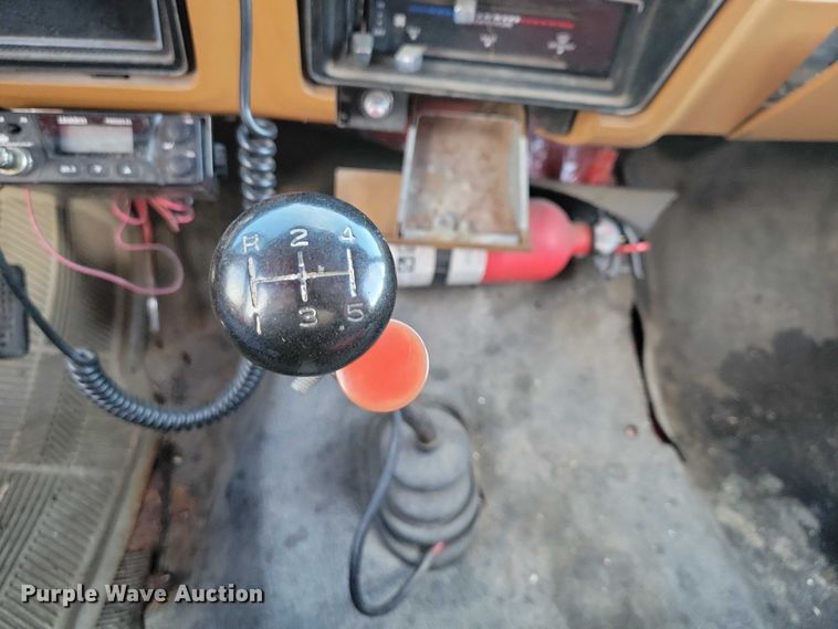 image for item EA2806 1980 Ford F700 grain truck