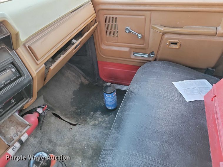 image for item EA2806 1980 Ford F700 grain truck