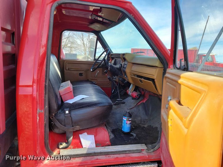 image for item EA2806 1980 Ford F700 grain truck