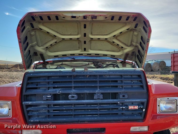 image for item EA2806 1980 Ford F700 grain truck