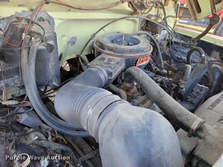 image for item EA2806 1980 Ford F700 grain truck