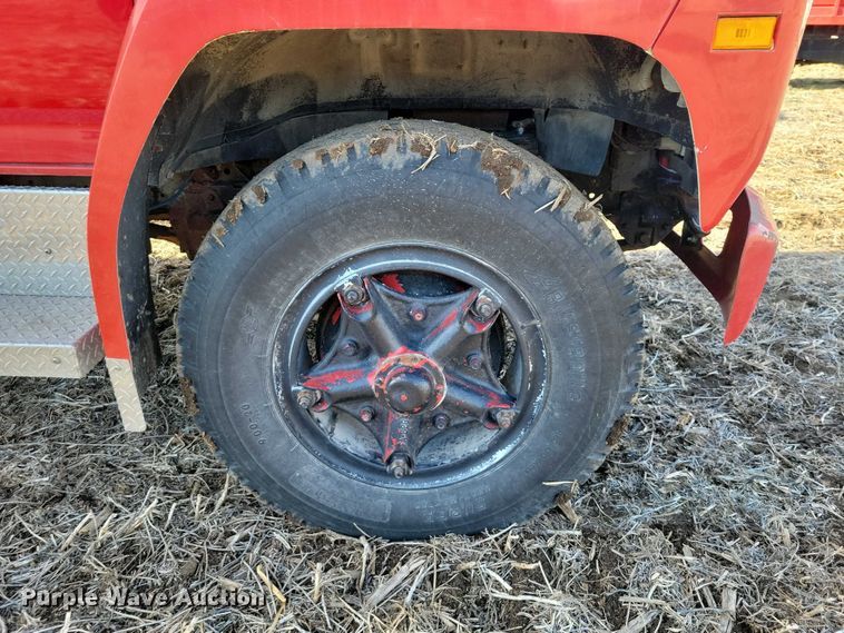 image for item EA2806 1980 Ford F700 grain truck