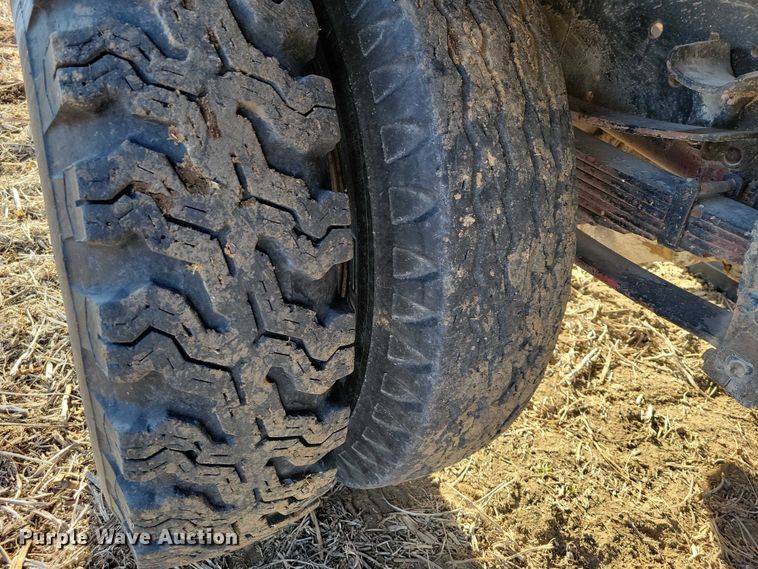 image for item EA2806 1980 Ford F700 grain truck