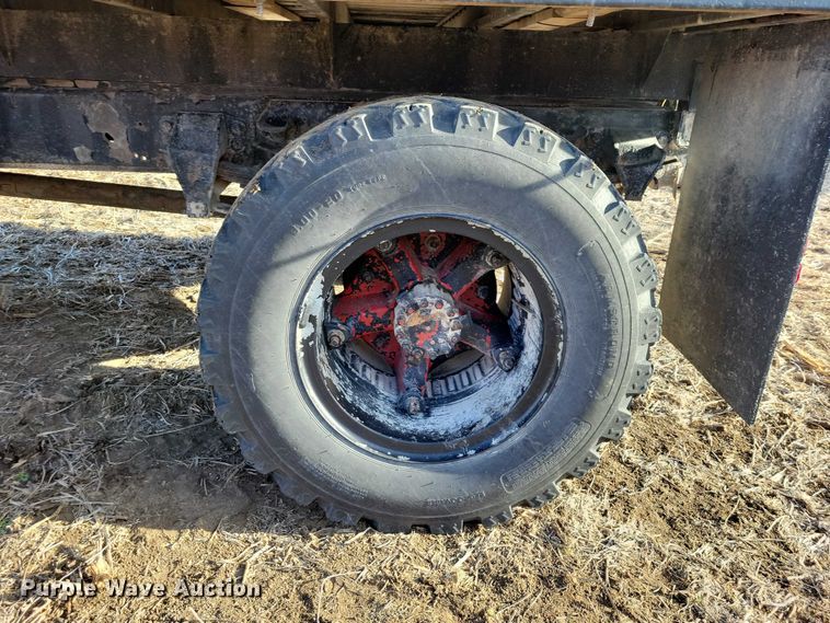 image for item EA2806 1980 Ford F700 grain truck