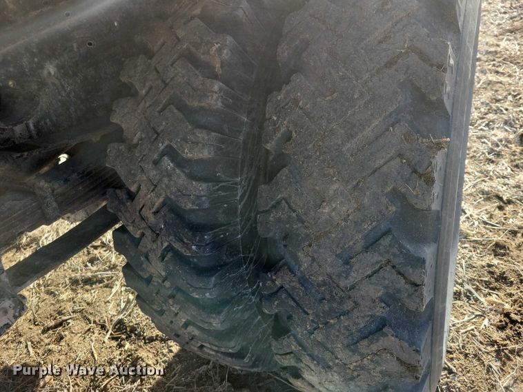 image for item EA2806 1980 Ford F700 grain truck