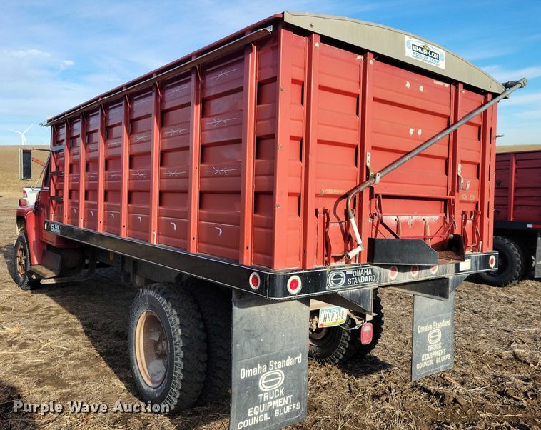 image for item EA2807 1979 IH S1700 grain truck