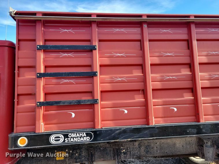 image for item EA2807 1979 IH S1700 grain truck