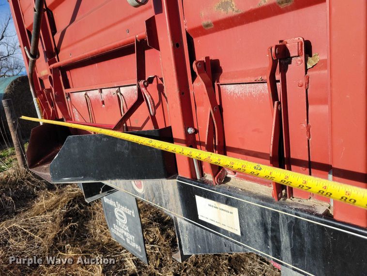 image for item EA2807 1979 IH S1700 grain truck