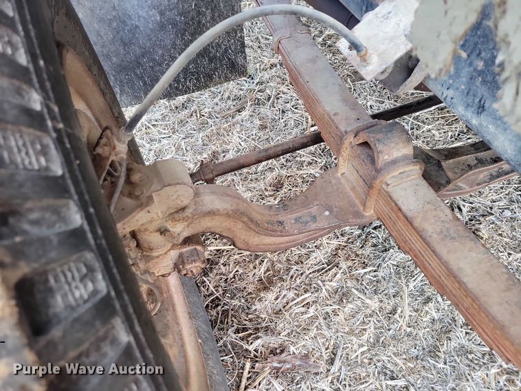 image for item EA2807 1979 IH S1700 grain truck