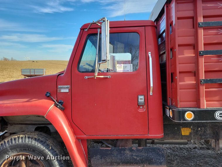 image for item EA2807 1979 IH S1700 grain truck