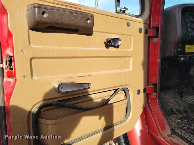 image for item EA2807 1979 IH S1700 grain truck