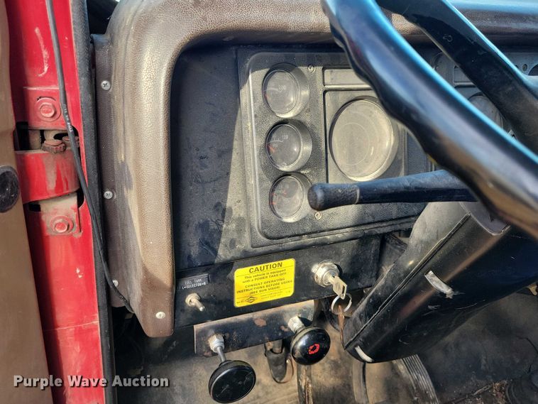 image for item EA2807 1979 IH S1700 grain truck