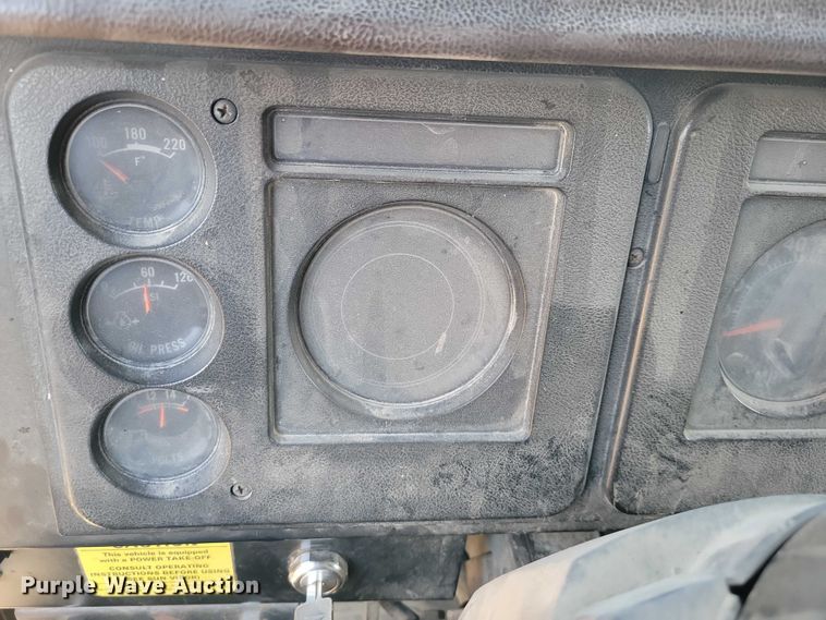 image for item EA2807 1979 IH S1700 grain truck