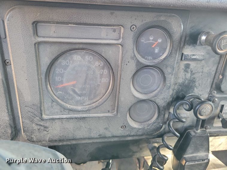 image for item EA2807 1979 IH S1700 grain truck