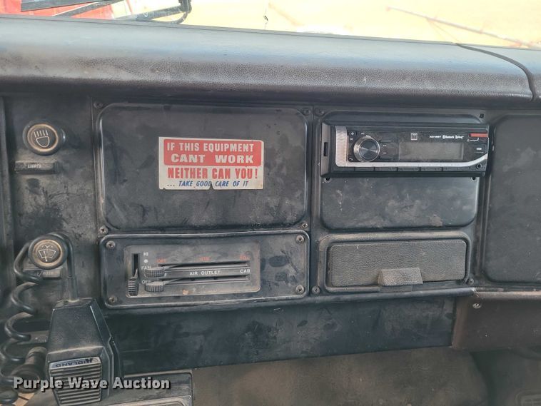 image for item EA2807 1979 IH S1700 grain truck