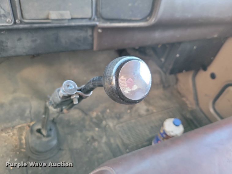 image for item EA2807 1979 IH S1700 grain truck