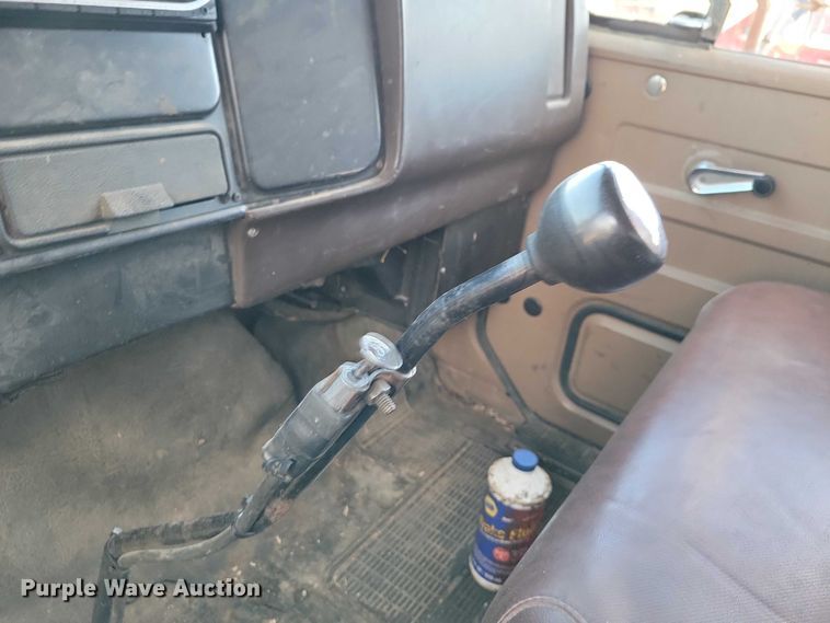 image for item EA2807 1979 IH S1700 grain truck