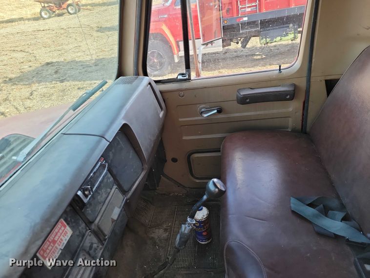 image for item EA2807 1979 IH S1700 grain truck