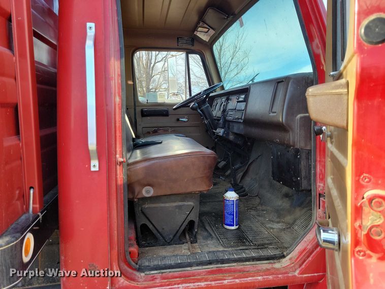 image for item EA2807 1979 IH S1700 grain truck