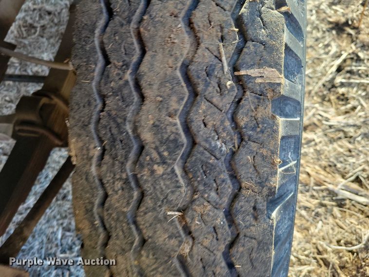 image for item EA2807 1979 IH S1700 grain truck