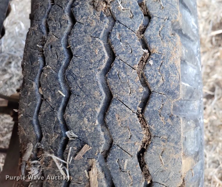 image for item EA2807 1979 IH S1700 grain truck